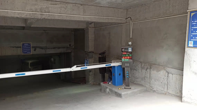 安康车牌识别系统恒口鸿福酒楼车辆收费系统安装完毕